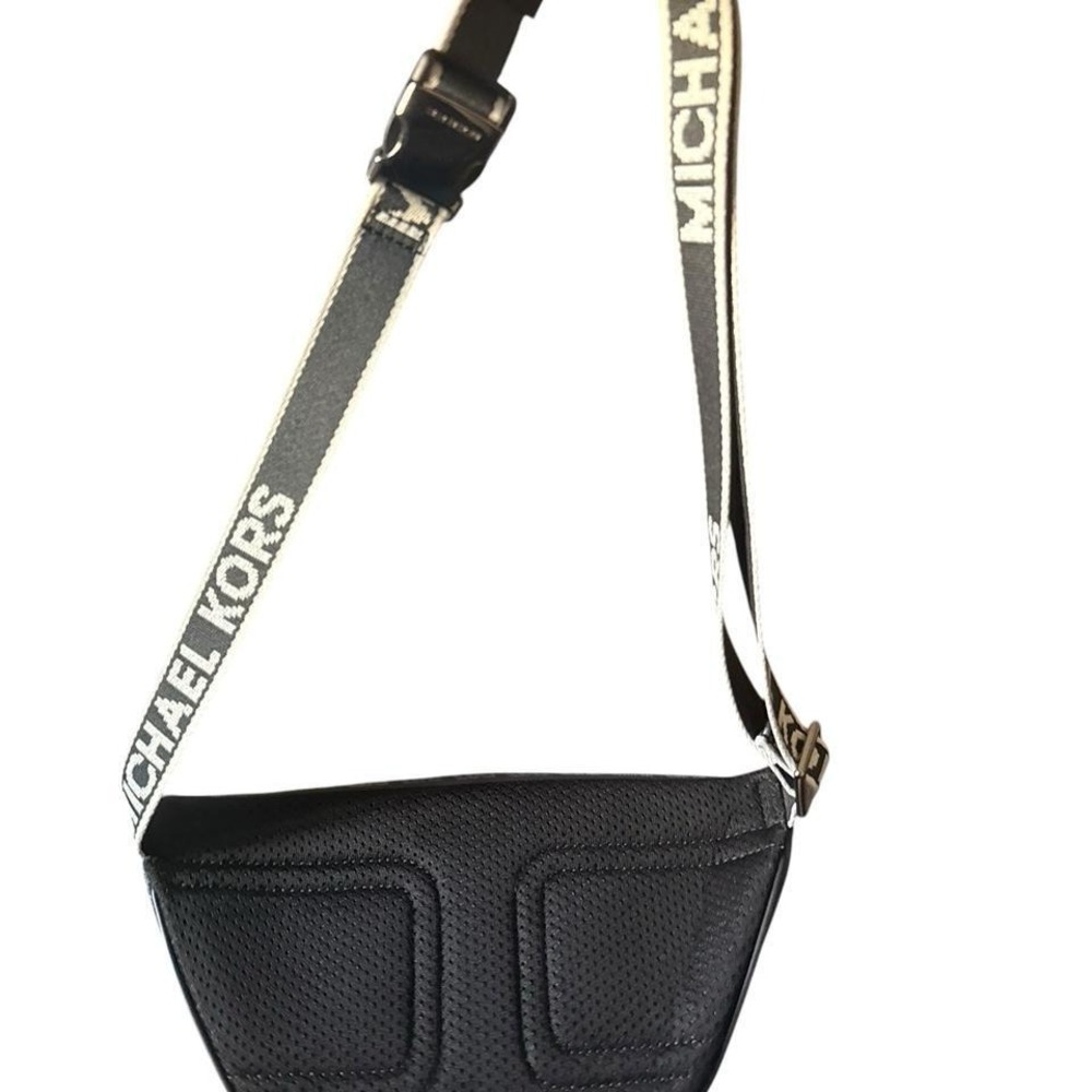 Michael Kors Cooper Mini Logo Belt Bag in the color blue NWT - Picture 2 of 4